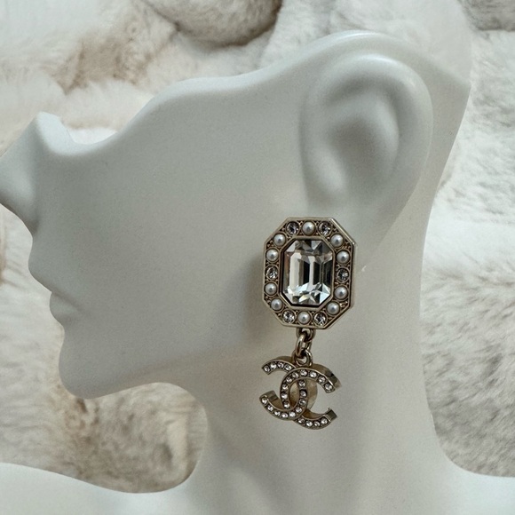 Chanel Octagon Crystals x Pearls CC Drop Earrings - Picture 9 of 11